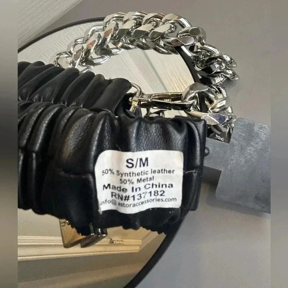 🖤”BEBE” NWT Black Scrunch with Silver Metallic Chain & Emblem Belt Size S/M 🩶 - Picture 3 of 11